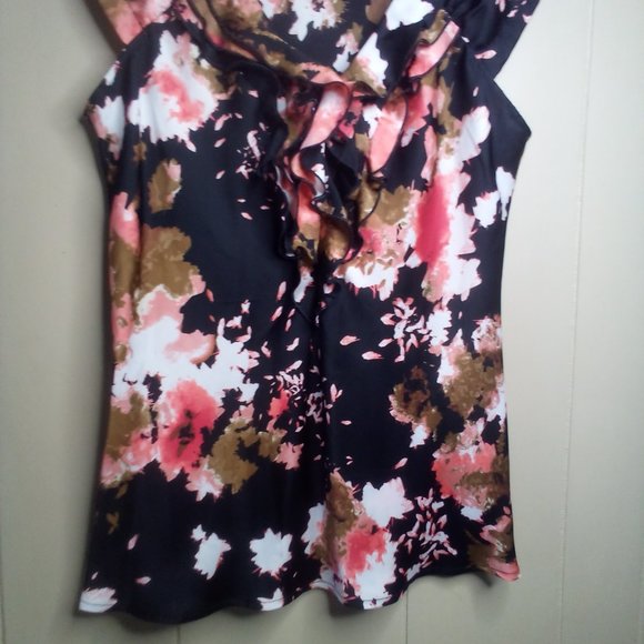 Free With Bundle omen's Floral Ruffle Top - Picture 9 of 13